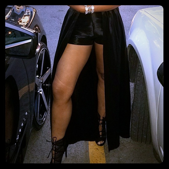 Black shorts with overlay skirt - Picture 1 of 6